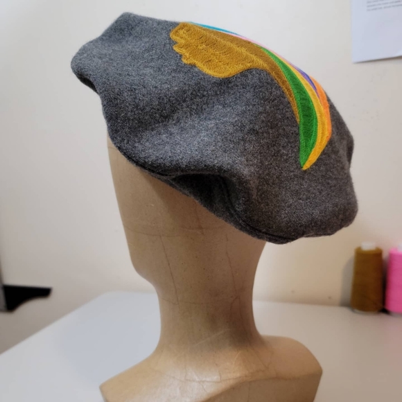 🚨SOLD🚨 Embroidered Wool Beret - Picture 4 of 6